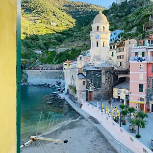 La Marina Piazza Marconi Vernazza
